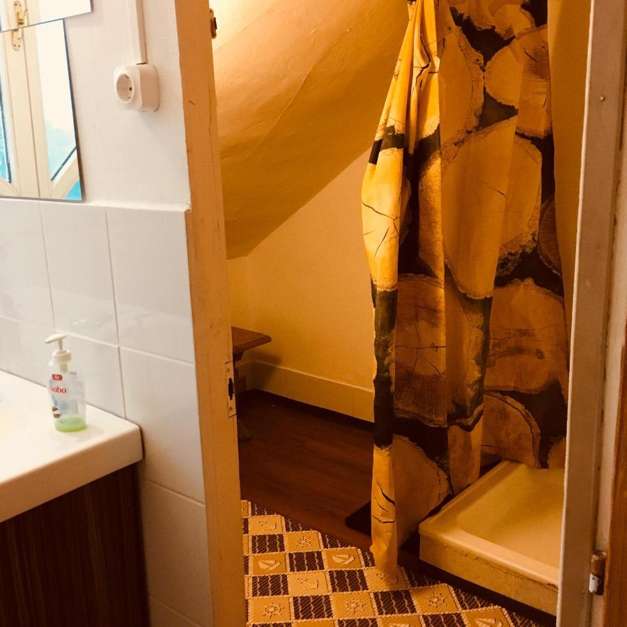 Y Hostel Балатонлеле Екстериор снимка