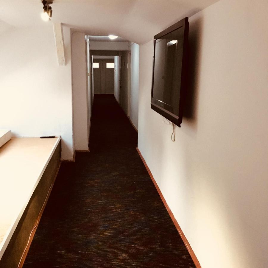 Y Hostel Балатонлеле Екстериор снимка